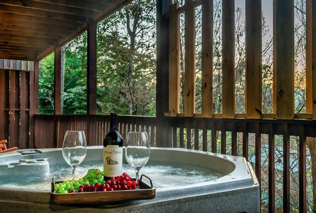 Spacious Smokies Cabin - Hot Tub With Mountain Views แกตลิงเบิร์ก ภายนอก รูปภาพ