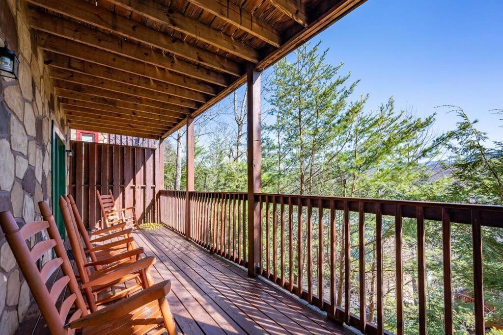Spacious Smokies Cabin - Hot Tub With Mountain Views แกตลิงเบิร์ก ภายนอก รูปภาพ