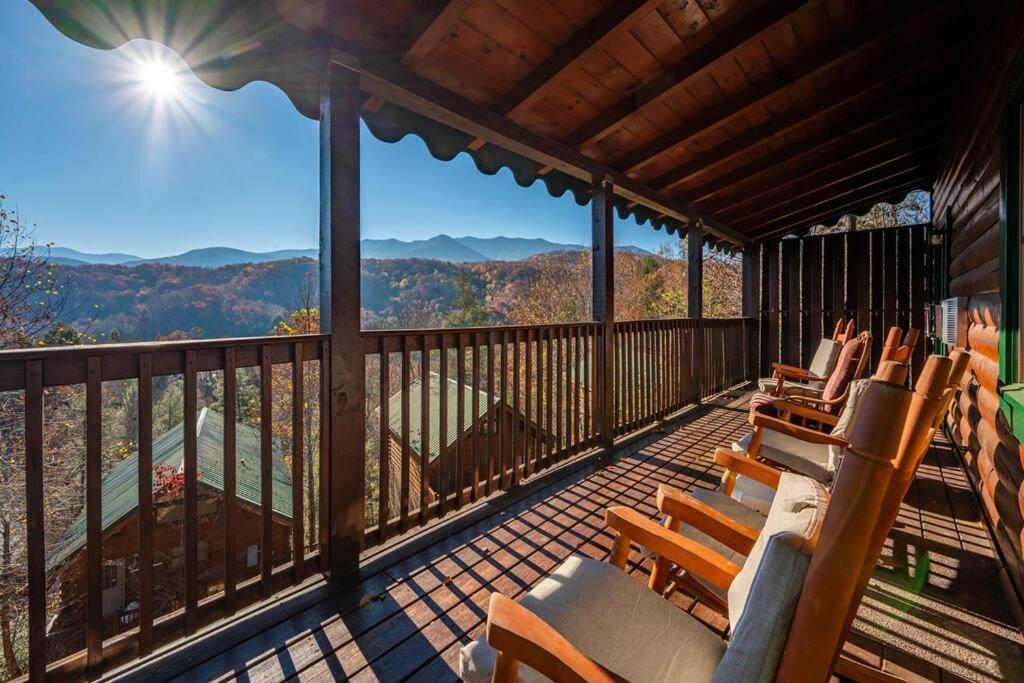 Spacious Smokies Cabin - Hot Tub With Mountain Views แกตลิงเบิร์ก ภายนอก รูปภาพ
