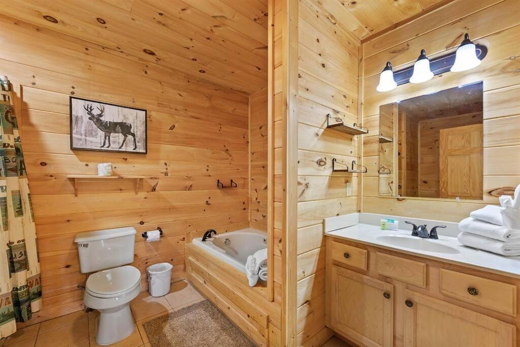Spacious Smokies Cabin - Hot Tub With Mountain Views แกตลิงเบิร์ก ภายนอก รูปภาพ