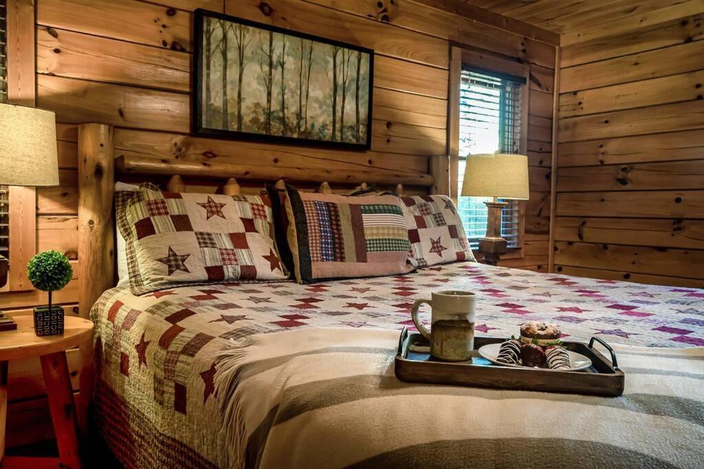 Spacious Smokies Cabin - Hot Tub With Mountain Views แกตลิงเบิร์ก ภายนอก รูปภาพ