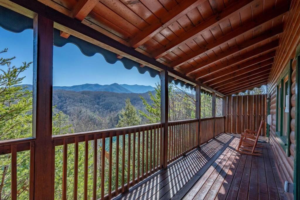 Spacious Smokies Cabin - Hot Tub With Mountain Views แกตลิงเบิร์ก ภายนอก รูปภาพ