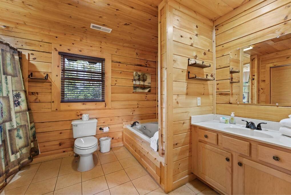 Spacious Smokies Cabin - Hot Tub With Mountain Views แกตลิงเบิร์ก ภายนอก รูปภาพ