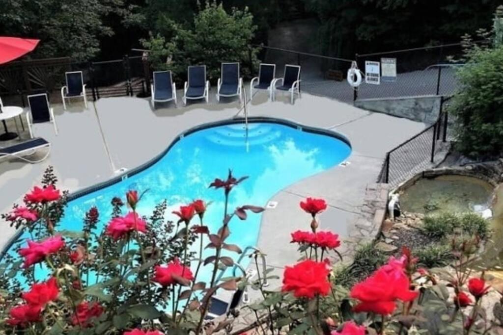 Spacious Smokies Cabin - Hot Tub With Mountain Views แกตลิงเบิร์ก ภายนอก รูปภาพ