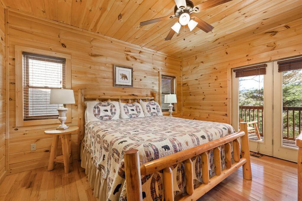 Spacious Smokies Cabin - Hot Tub With Mountain Views แกตลิงเบิร์ก ภายนอก รูปภาพ
