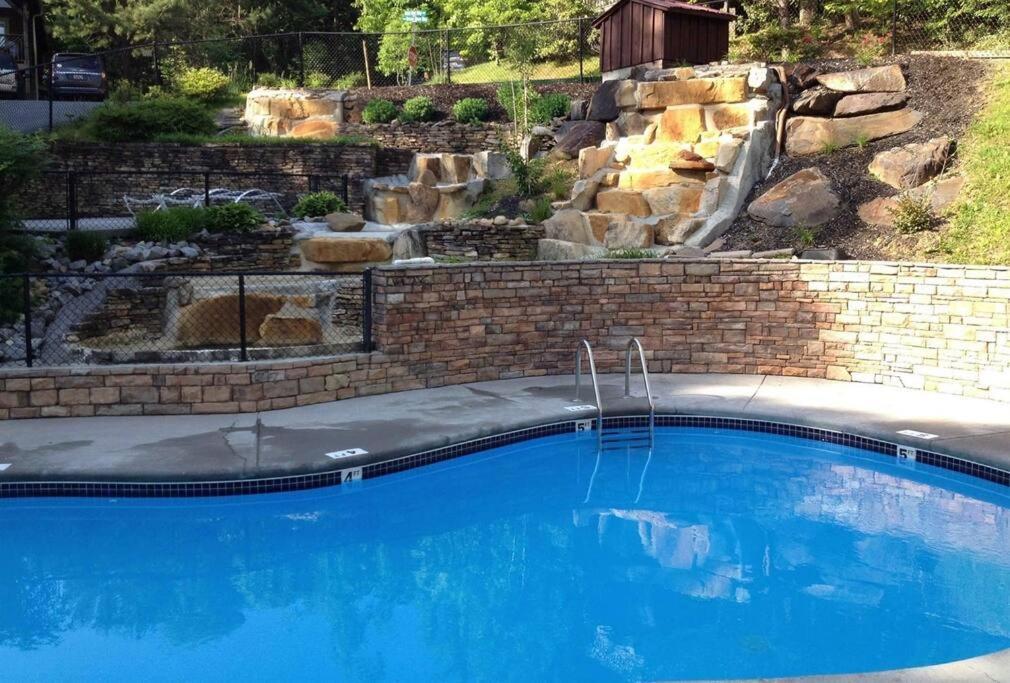 Spacious Smokies Cabin - Hot Tub With Mountain Views แกตลิงเบิร์ก ภายนอก รูปภาพ