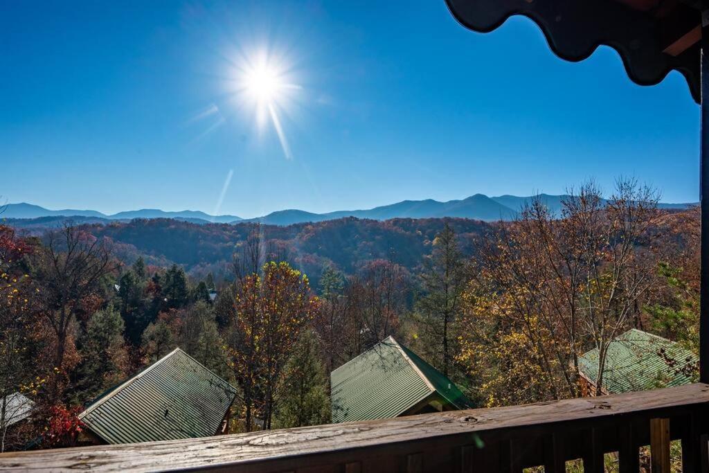 Spacious Smokies Cabin - Hot Tub With Mountain Views แกตลิงเบิร์ก ภายนอก รูปภาพ