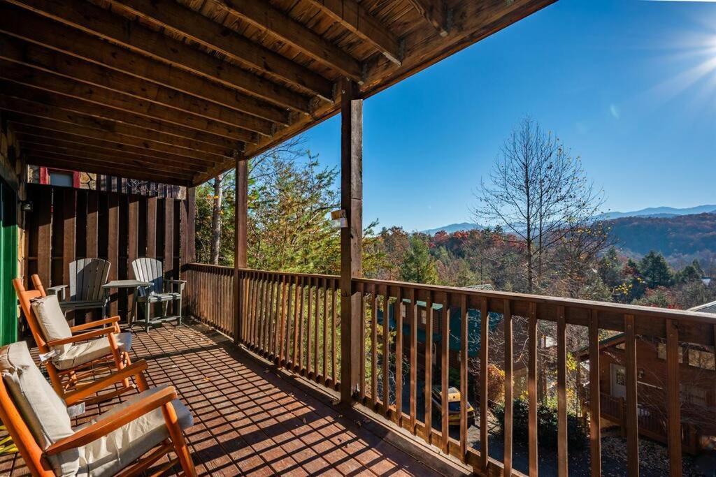 Spacious Smokies Cabin - Hot Tub With Mountain Views แกตลิงเบิร์ก ภายนอก รูปภาพ