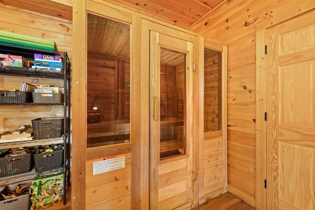Spacious Smokies Cabin - Hot Tub With Mountain Views แกตลิงเบิร์ก ภายนอก รูปภาพ