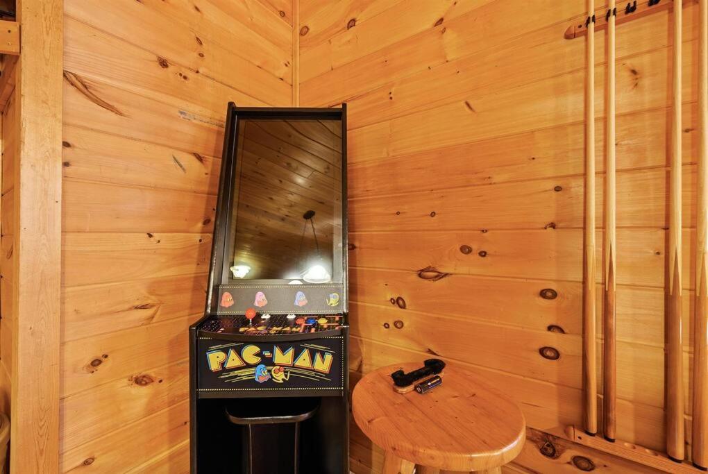 Spacious Smokies Cabin - Hot Tub With Mountain Views แกตลิงเบิร์ก ภายนอก รูปภาพ