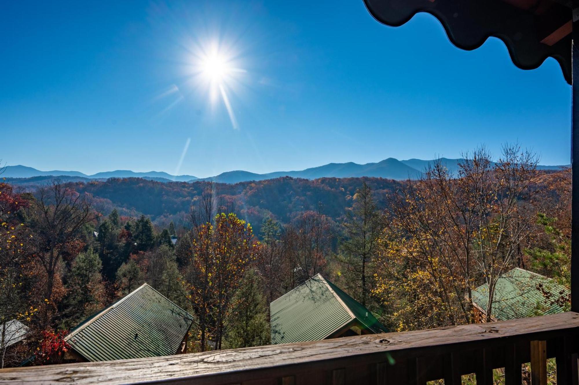 Spacious Smokies Cabin - Hot Tub With Mountain Views แกตลิงเบิร์ก ภายนอก รูปภาพ